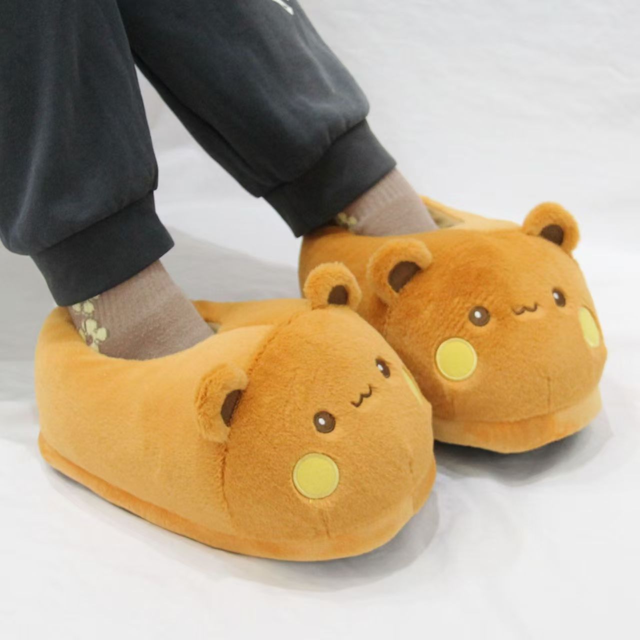 Anime Cosplay Recommendations - รองเท้าผ้าฝ้ายลายการ์ตูนคู่รัก ยี่ห้อเยียร์และบูบู รองเท้าแตะใส่ในบ้านสำหรับฤดูใบไม้ร่วงและฤดูหนาว ให้ความอบอุ่น เหมาะเป็นของขวัญวันเกิด ของสะสมจากอนิเมะ